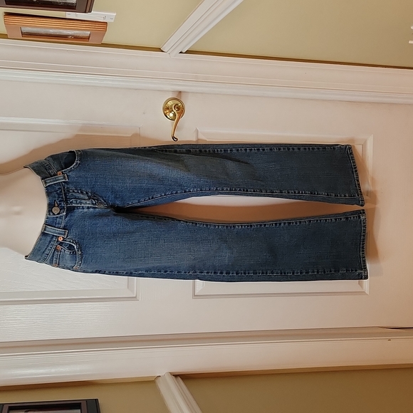 Womens Levis 542 size 6